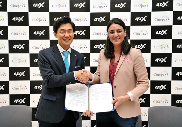 ▲ (좌)CJ 4DPLEX 대표이사 김종열, (우)시네팩스 CEO 마리암 엘 바챠(Mariam El Bacha). ⓒCJ CGV