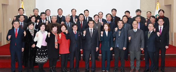 ▲ 13일 ‘충북 항공·관광산업 육성 범도민 추진위원회’가 출범식을 갖고 공식적인 활동에 들어갔다.ⓒ충북도