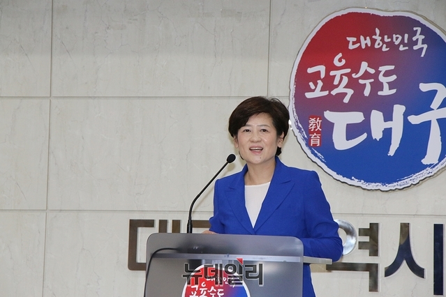 ▲ 대구시교육청이 약 1100여 명의 교직원을 대상으로 2019 대구미래역량교육 설명회를 개최했다.(사진은 지난 7월 교육감 공약추진위원회 기자회견 모습)ⓒ뉴데일리