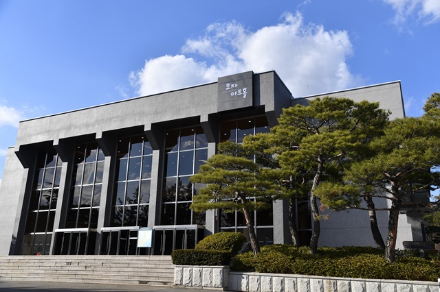 ▲ 효자아트홀이 8개월간의 리모델링을 마치고 21일 재개관을 앞두고 있다.ⓒ포스코