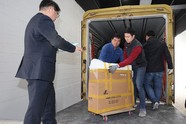 ▲ 오는 27일 국립청주현대미술관 개관을 앞두고 MMCA 과천에서 MMCA 청주로 소장작품이 19일 이전되고 있다. 국립현대미술관은 1차로 1300점을 이전을 마쳤다.ⓒ국립현대미술관