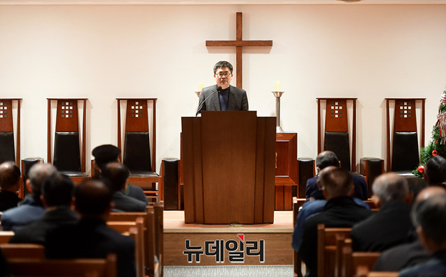 ▲ 오영섭 연세대 이승만연구원 연구교수가 18일 오후 서울 중구 정동제일교회 아펜젤러홀에서 열린 제94회 이승만포럼에서 '이상재와 이승만 : 개화·선교·독립을 위한 협력과 후원 관계'를 주제로 강연하고 있다. ⓒ뉴데일리 정상윤 기자