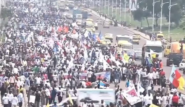 ▲ 지난 10월 DR콩고 수도인 킨샤사에서 전자투표기 사용을 반대하는 대규모 시위가 벌어졌다. ⓒ 아프리카뉴스 캡쳐 화면