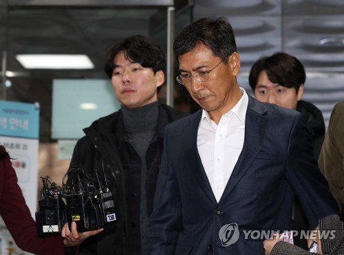 ▲ 여비서 성폭행 혐의를 받고 있는 안희정 전 충남도지사가 21일 오전 서초구 서울고법에서 열린 항소심 첫 공판에 출석하고 있다. ⓒ연합뉴스