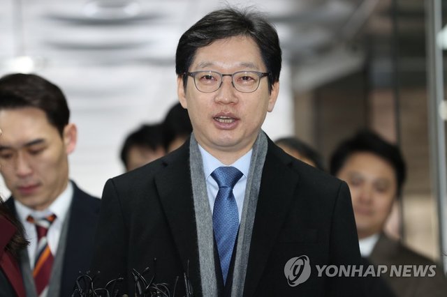 ▲ 김경수 경남도지사가 21일 오전 서초구 서울중앙지방법원에서 열린 8차 공판에 출석하고 있다. ⓒ연합뉴스