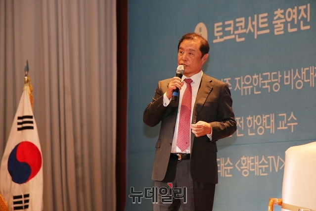 ▲ 김병준 비대위원장이 범보수 구상과 관련해 의견을 피력하고 있다.ⓒ뉴데일리