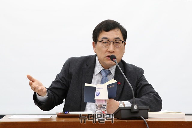 ▲ 주낙영 경주시장이 지난 24일 ‘2018년 해외 선진지 시찰 결과보고회’를 주재하고 있다.ⓒ뉴데일리