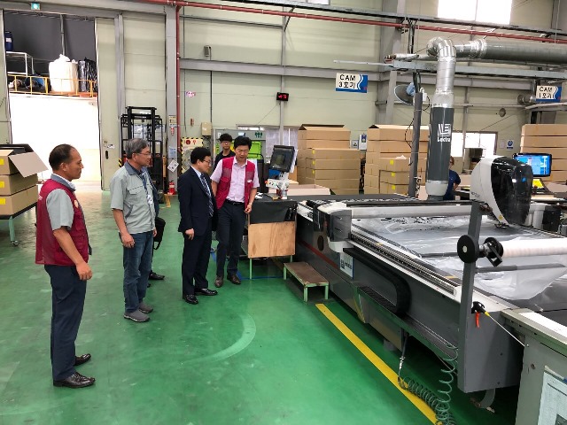 ▲ 글로벌 IP 스타기업인 주식회사 에스앤비 현장을 방문해 관리 및 운영방안 등을 점검하고 있다.ⓒ포항상공회의소