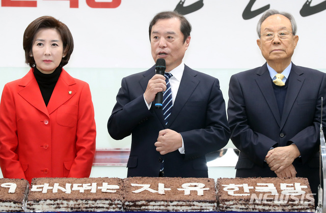 ▲ 1일 오전 서울 영등포 자유한국당 당사에서 열린 2019 자유한국당 신년인사회에서 김병준 비대위원장이 신년사를 하고 있다. ⓒ뉴시스