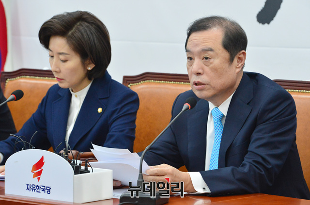 ▲ 김병준 자유한국당 비대위원장이 27일 오전 국회에서 열린 비상대책위원회 회의에서 모두발언을 하고 있다. ⓒ뉴데일리 박성원 기자