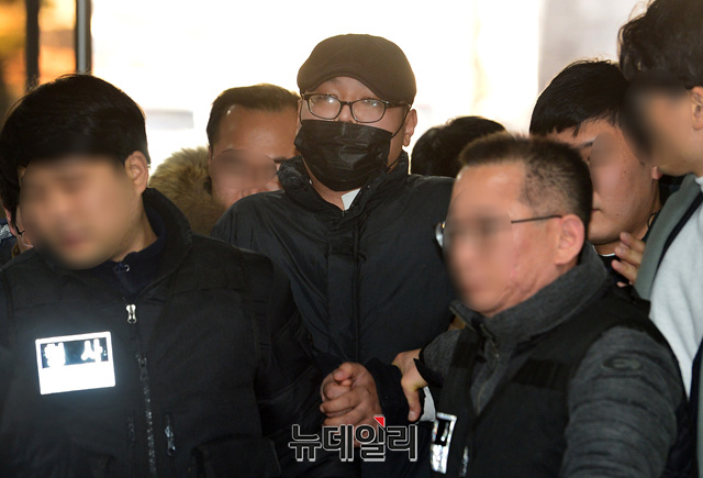 ▲ 강북삼성병원 임세원 교수를 살해한 혐의를 받고 있는 박모 씨가 2일 오후 서울중앙지방법원에 영장실질심사를 받기 위해 출석하고 있다.ⓒ뉴데일리 박성원 기자