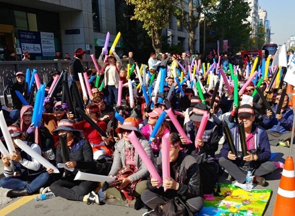 ▲ 충북노래문화업협회 회원들의 시위장면.ⓒ충북노래문화업협회