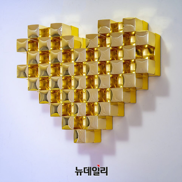 ▲ Eternal Heart_Wood panel, aluminum panel on injection model, farbfilm gold leaf 31x38x7cm 2018 ⓒ채은미