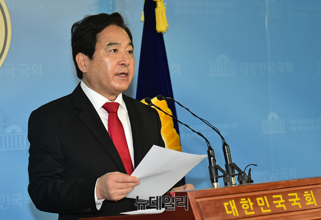 ▲ 심재철 자유한국당 의원이 3일 오전 국회 정론관에서 신재민 전 기재부 사무관의 KT&G 사장 교체폭로 관련 기자회견을 하고 있다. ⓒ뉴데일리 이종현 기자