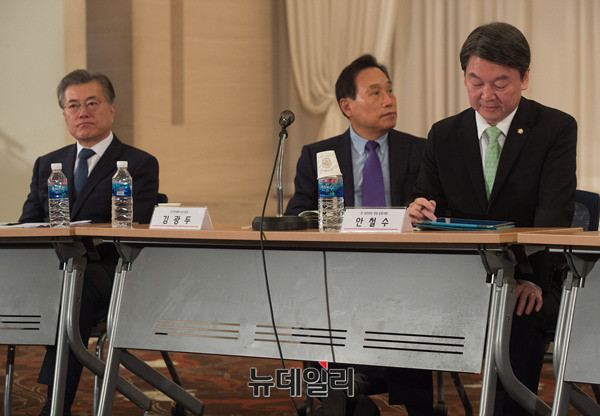 ▲ 김광두 국민경제자문회의 부의장. 사진은 지난 2016년 12월 22일 모습으로, 당시 문재인 대통령은 더불어민주당 상임고문, 바른미래당 안철수 전 대표는 국민의당 공동대표였다. ⓒ뉴데일리 정상윤 기자