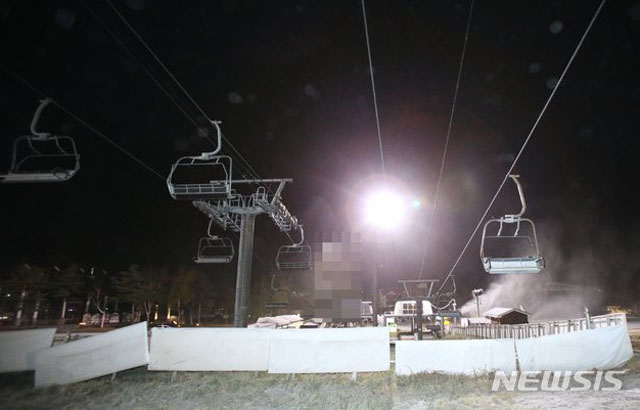 ▲ 리프트가 멈춰서는 사고가 발생한 전라북도 무주군 덕유산리조트. ⓒ뉴시스. 무단전재 및 재배포 금지.