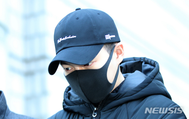 ▲ 만취 상태로 무면허 운전을 하다가 교통사고를 낸 배우 손승원이 2일 오전 서울 서초구 서울중앙지법에서 열린 구속 전 피의자심문(영장실질심사)을 마친 후 법원을 나서고 있다. 배우 손승원은 윤창호법을 적용받는 첫번째 연예인이다. ⓒ 뉴시스