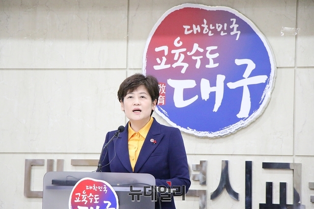 ▲ 강은희 교육감이 신년 기자회견에서 의견을 피력하고 있다.ⓒ뉴데일리