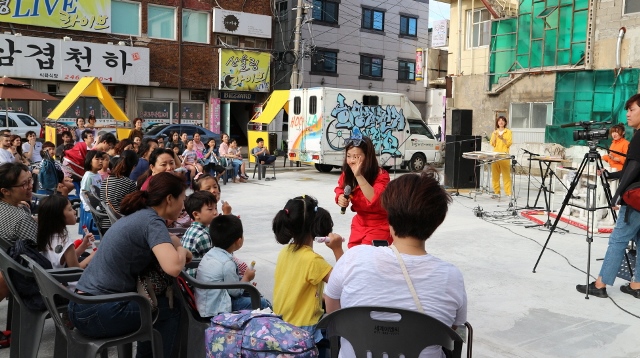 ▲ 지난해 ‘꿈틀로 예술산책’공연 장면.ⓒ포항시