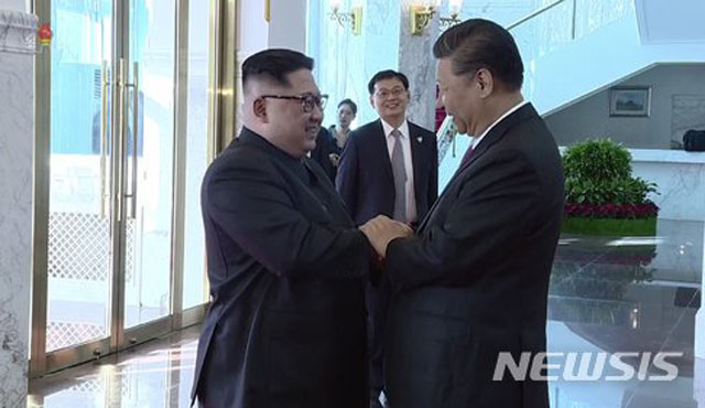 ▲ 2018년 5월 2차 방중 당시 시진핑 中국가주석과 만난 김정은. ⓒ뉴시스. 무단전재 및 재배포 금지.