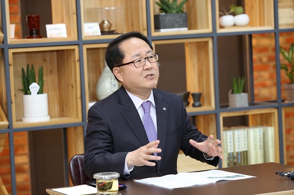 ▲ 남궁영 충남도 행정부지사가 9일 도청 브리핑실에서 기자간담회를 갖고 있다.ⓒ충남도