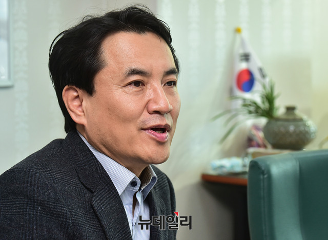▲ 김진태 자유한국당 의원이 8일 국회 의원회관에서 뉴데일리와 단독 인터뷰를 가지고 있다.ⓒ뉴데일리 이종현 기자