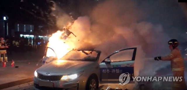 ▲ 지난 9일 서울 지하철 5호선 광화문역 2번 출구 앞 도로에서 임씨가 운행하던 택시에서 화재가 발생했다. ⓒ연합뉴스