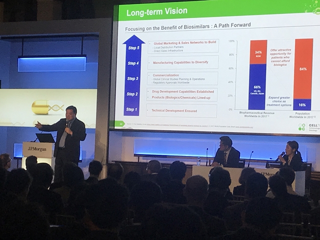 ▲ 서정진 셀트리온그룹 회장이 9일(현지시간) 미국 샌프란시스코에서 열린 'JP모건 헬스케어 콘퍼런스'에서 셀트리온그룹의 신성장동력에 대해 설명하고 있다. ⓒ셀트리온