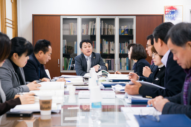 ▲ 김상철 구미시 부시장이 주요 기관·단체 방문을 이어가는 가운데, 10일부터 11일까지 이틀간 국별 업무보고로 신속한 시정현안 파악에 나섰다.ⓒ구미시