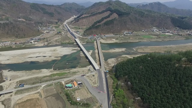 ▲ 국지도 70호선 반곡~남산 도로 확·포장도로 현장. ⓒ시티건설