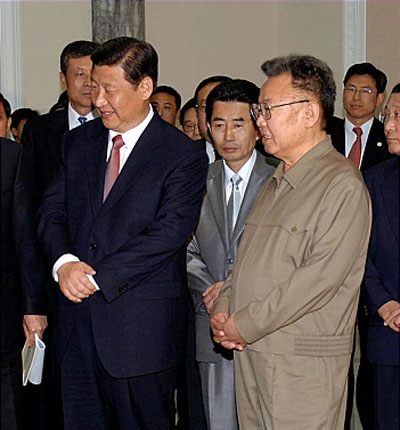 ▲ 2008년 6월 북한을 찾아 김정일과 만난 시진핑 당시 중국 부주석. ⓒ뉴시스 AP. 무단전재 및 재배포 금지.