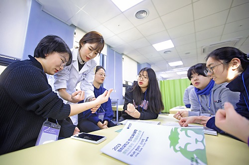 ▲ 지난 8일 서울 동대문구 경희대학교에서 '제2회 주니어 한의학칼리지 프로그램'이 진행됐다. ⓒ경희대