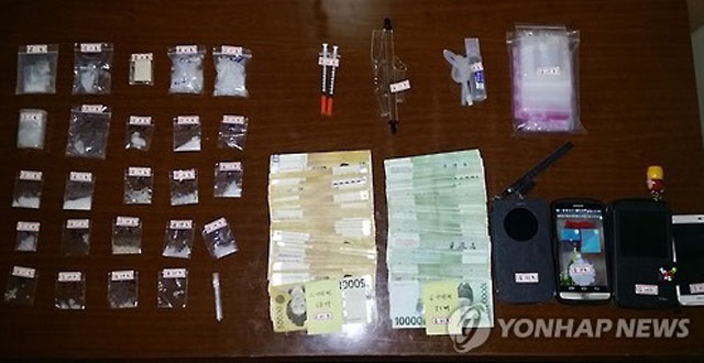 ▲ 2015년 8월 경찰이 탈북자 마약조직으로부터 압수한 증거물. ⓒ연합뉴스. 무단전재 및 재배포 금지.