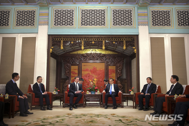 ▲ 리커창 총리와 회담하는 일론 머스크 테슬라 CEOⓒ뉴시스. 무단 전재 및 재배포 금지.