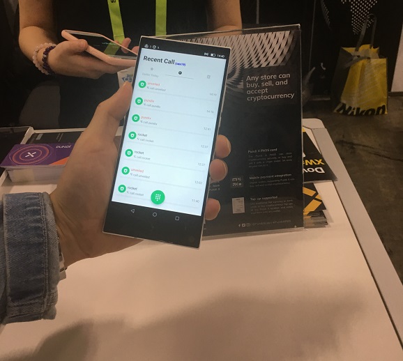 ▲ 펀디엑스가 공개한 블록체인 휴대폰 '엑스폰'ⓒ뉴데일리DB