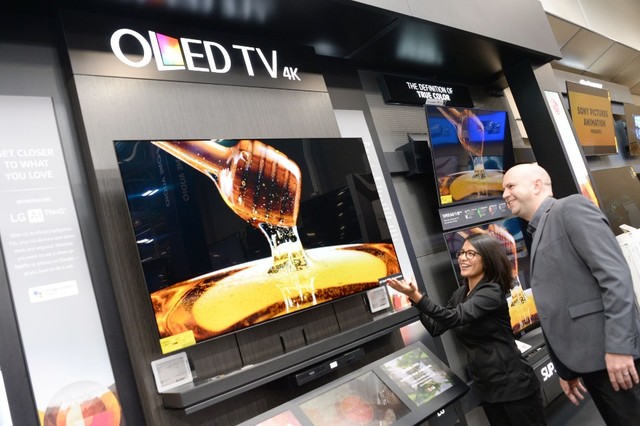 ▲ 미국 베스트바이 라스베이거스점에 메인으로 전시된 LG전자 올레드TV 모습 ⓒLG전자