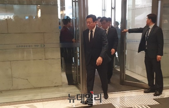 ▲ 신동빈 롯데 회장이 지난 15일 청와대에서 열린 ‘2019 기업인과의 대화’에 참석하기 전 대한상공회의소를 방문했다. ⓒ뉴데일리