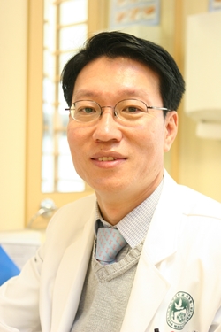 ▲ 편욱범 초대 이대서울병원장 ⓒ이화여자대학교 의료원