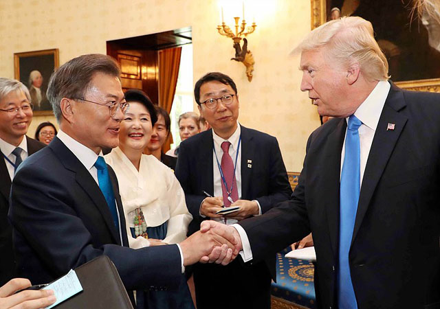 ▲ 문재인 대통령과 도널드 트럼프 미국 대통령. ⓒ청와대 페이스북 캡쳐.