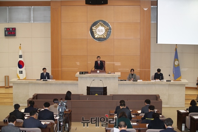 ▲ 서재원 포항시의회 의장이 제257회 임시회 개회를 선언하고 있다.ⓒ뉴데일리