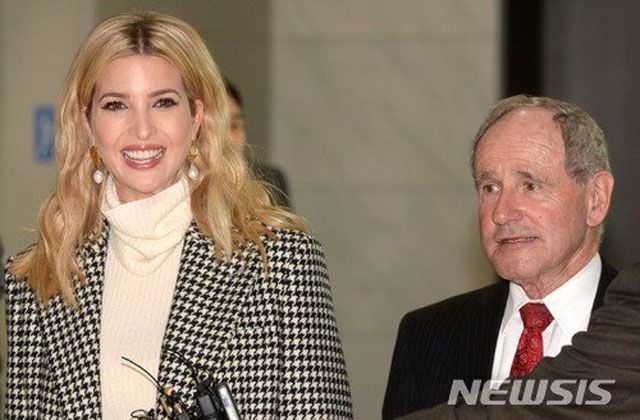 ▲ 2018년 2월 평창 동계올림픽 개막식 참석을 위해 방한한 이방카 트럼프 백악관 자문과 제임스 리시 상원의원(現외교위원장). ⓒ뉴시스. 무단전재 및 재배포 금지.