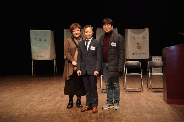 ▲ 왼쪽부터 문삼화 부회장, 지춘성 회장, 정범철 부회장.ⓒ서울연극협회