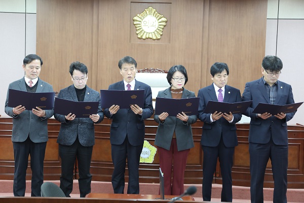 ▲ 증평군의회가 청주시 북이면 폐기물 소각장 증설사업에 반대하는 성명을 발표하고 있다.ⓒ증평군의회