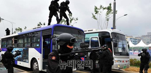▲ 경찰특공대 대형버스 대테러 훈련 ⓒ뉴데일리 오세진기자