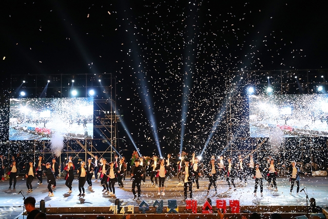 ▲ 수성구청이 주최하는 수성못 페스티벌이 지역축제 평가 1위를 차지했다.(사진은 지난해 축제모습)ⓒ수성문화재단