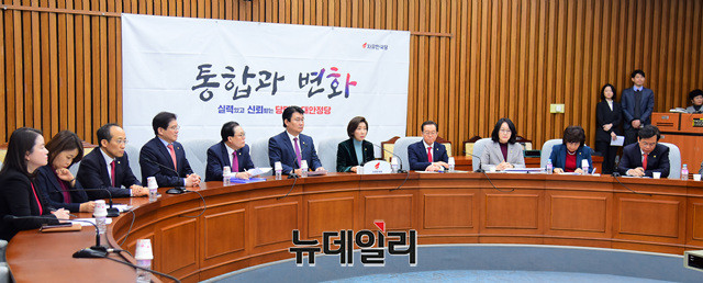 ▲ 나경원 자유한국당 원내대표가 지난 18일 국회에서 열린 원내대책회의에서 모두발언하고 있다. ⓒ뉴데일리 박성원 기자