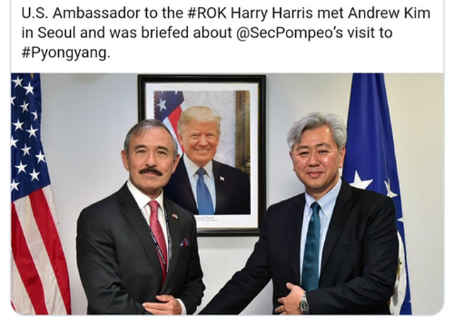 ▲ 한국에 부임한 해리 해리스 주한 미국 대사가 지난해 7월 9일 앤드루 김 당시 CIA KMC 센터장을 만나 북한 문제에 대해 브리핑을 받았을 때 모습. ⓒ뉴시스. 무단전재 및 재배포 금지.