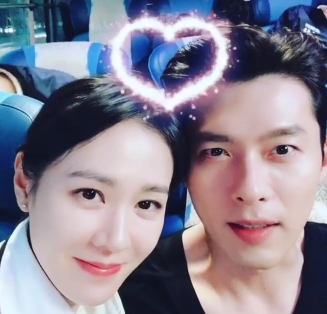 ▲ 영화 '협상' 홍보를 위해 기념 영상을 찍고 있는 손예진과 현빈. ⓒ손예진 인스타그램