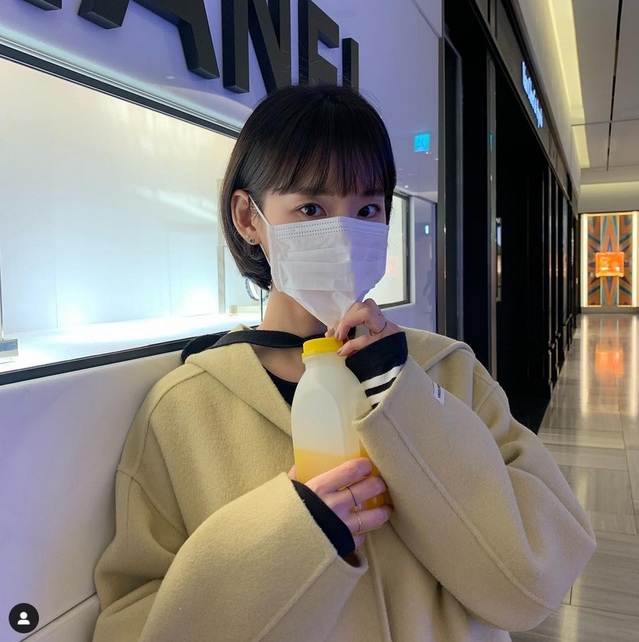 ▲ 해외에서 수억 원대의 도박을 한 혐의로 불구속 기소된 걸그룹 S.E.S. 출신 슈(유수영)가 24일 오전 서울 송파구 동부지방법원에 변호인과 함께 출석하고 있다. ⓒ정상윤 기자