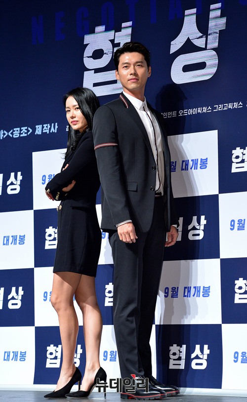 ▲ 해외에서 수억 원대의 도박을 한 혐의로 불구속 기소된 걸그룹 S.E.S. 출신 슈(유수영)가 24일 오전 서울 송파구 동부지방법원에 변호인과 함께 출석하고 있다. ⓒ정상윤 기자